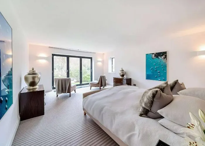 Top Hotels Near Sunningdale Golf Course