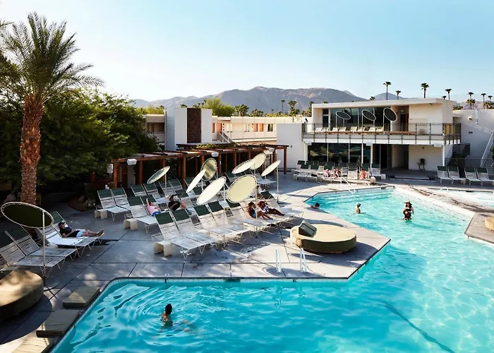 Discover the Best Palm Springs Hotels Featuring Private Hot Tubs